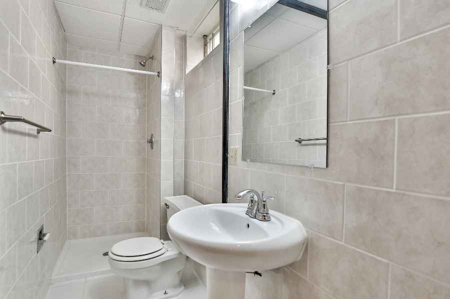 Bath at 1720 Rollins Ave SE, Minneapolis, MN