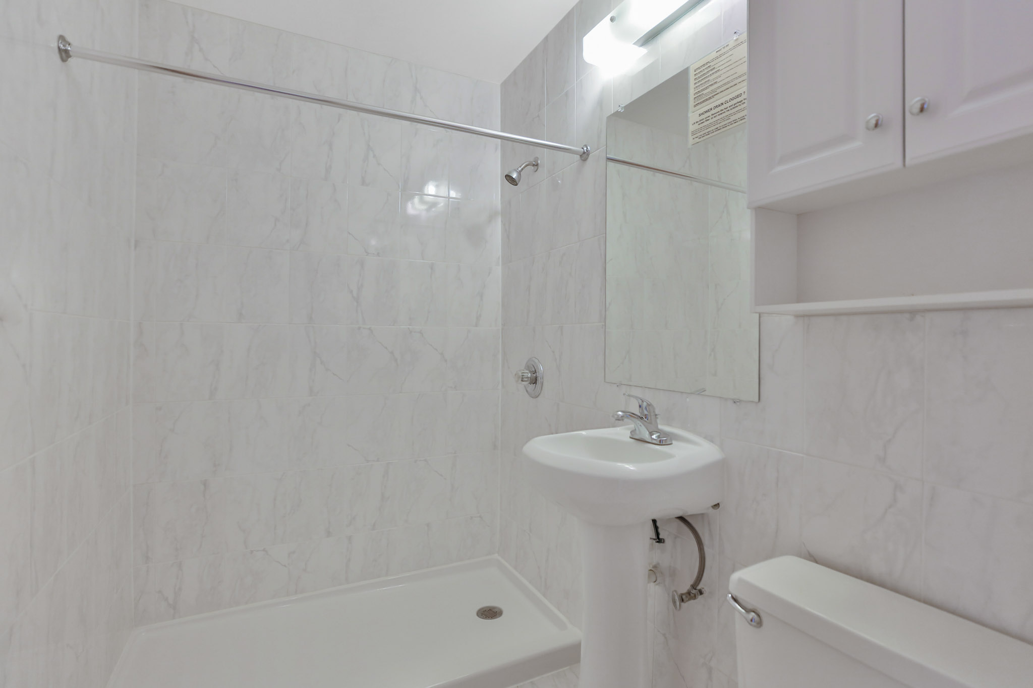 Bath at 817 12th Ave SE, Minneapolis, MN
