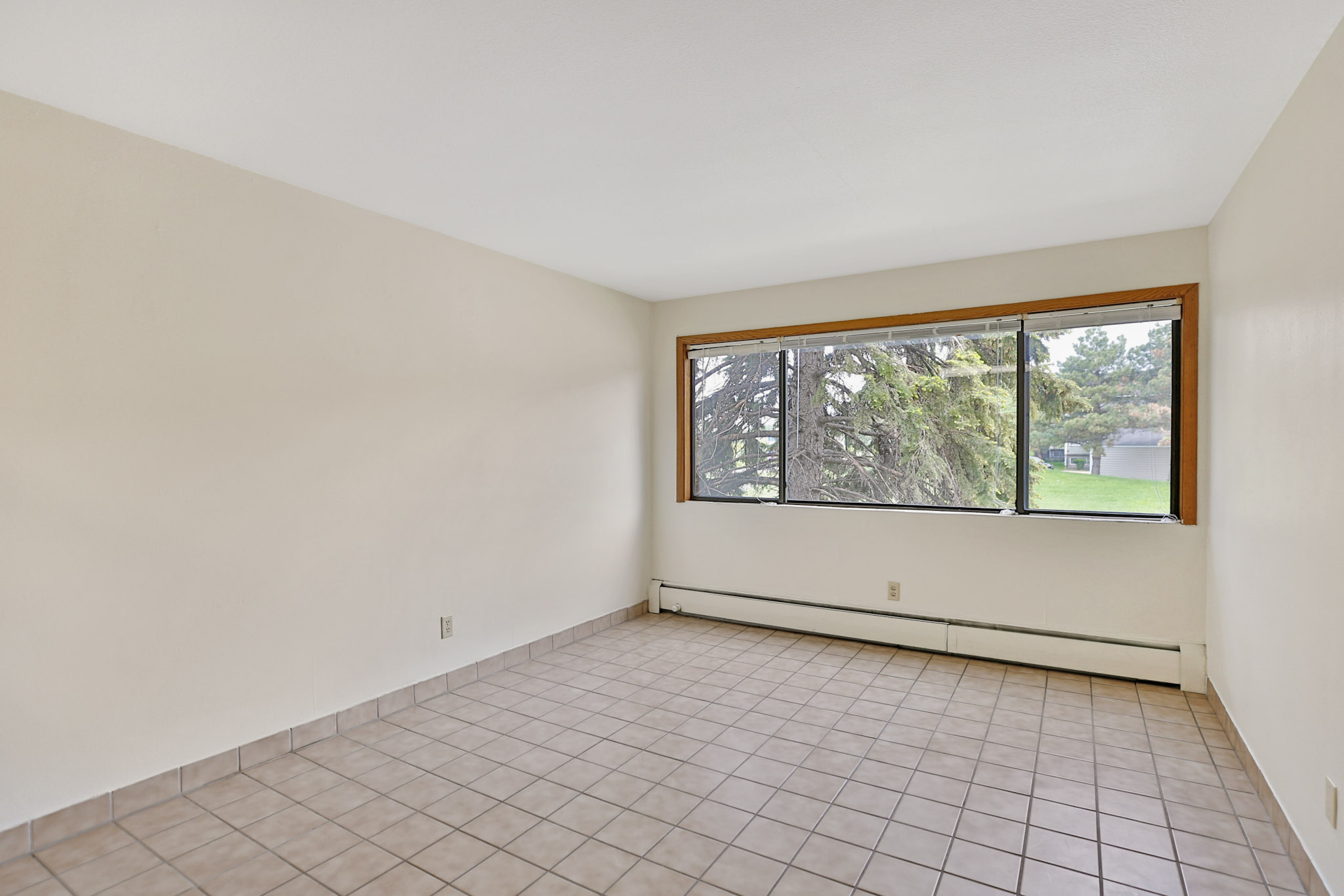 Living at 1100 Como Ave SE, Minneapolis, MN